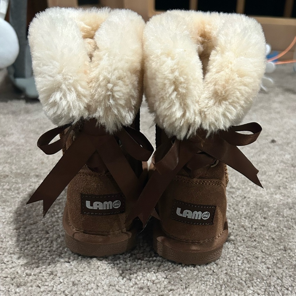 Lamo Tan Snow Boots with Faux Fur